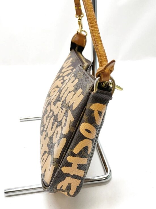 Authentic Louis Vuitton Graffiti Pochette Accessoires Monogram Bag - Picture 4 of 16